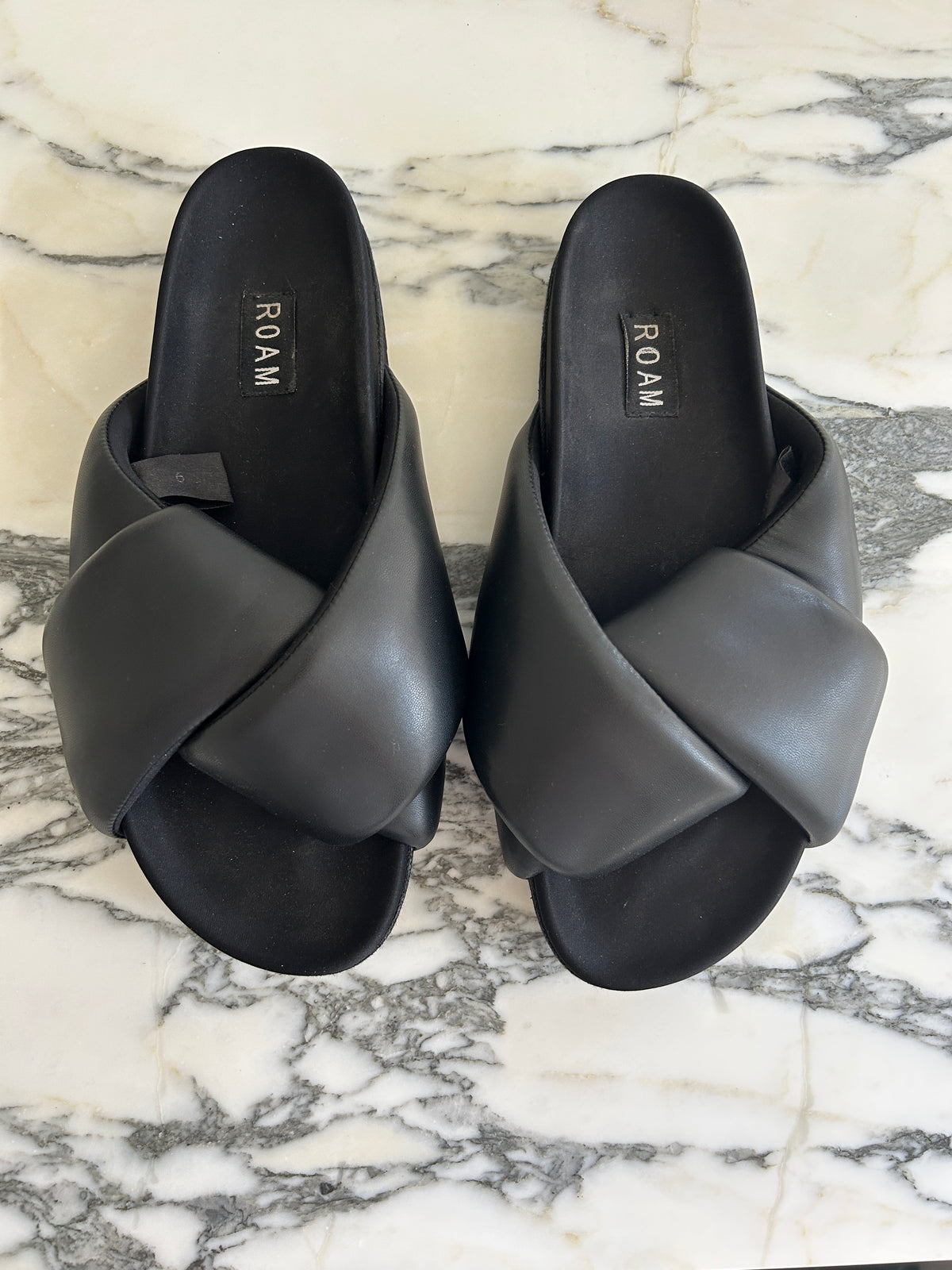 ROAM slides - size 9 (used in photoshoot)