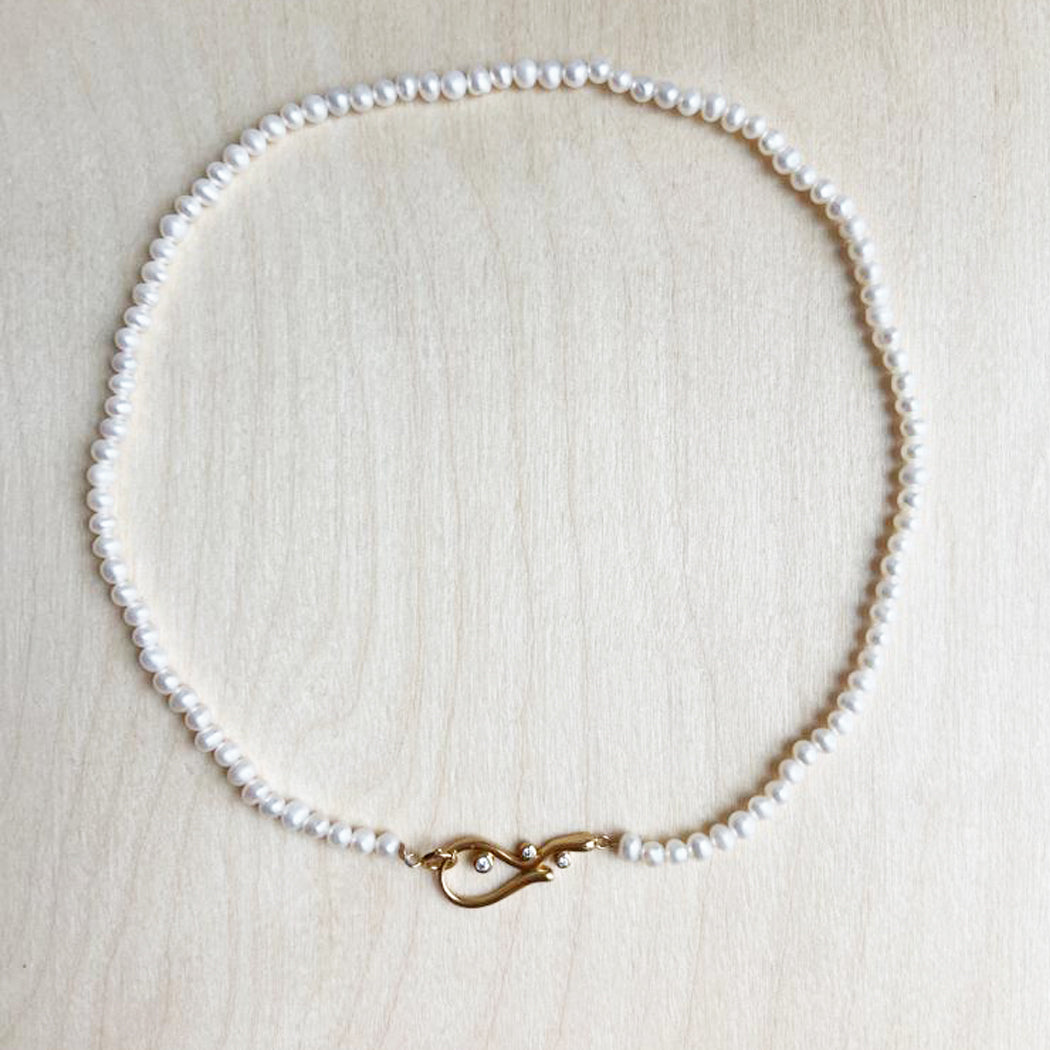 Freshwater Oval Seed Pears with Flow Hook Closure