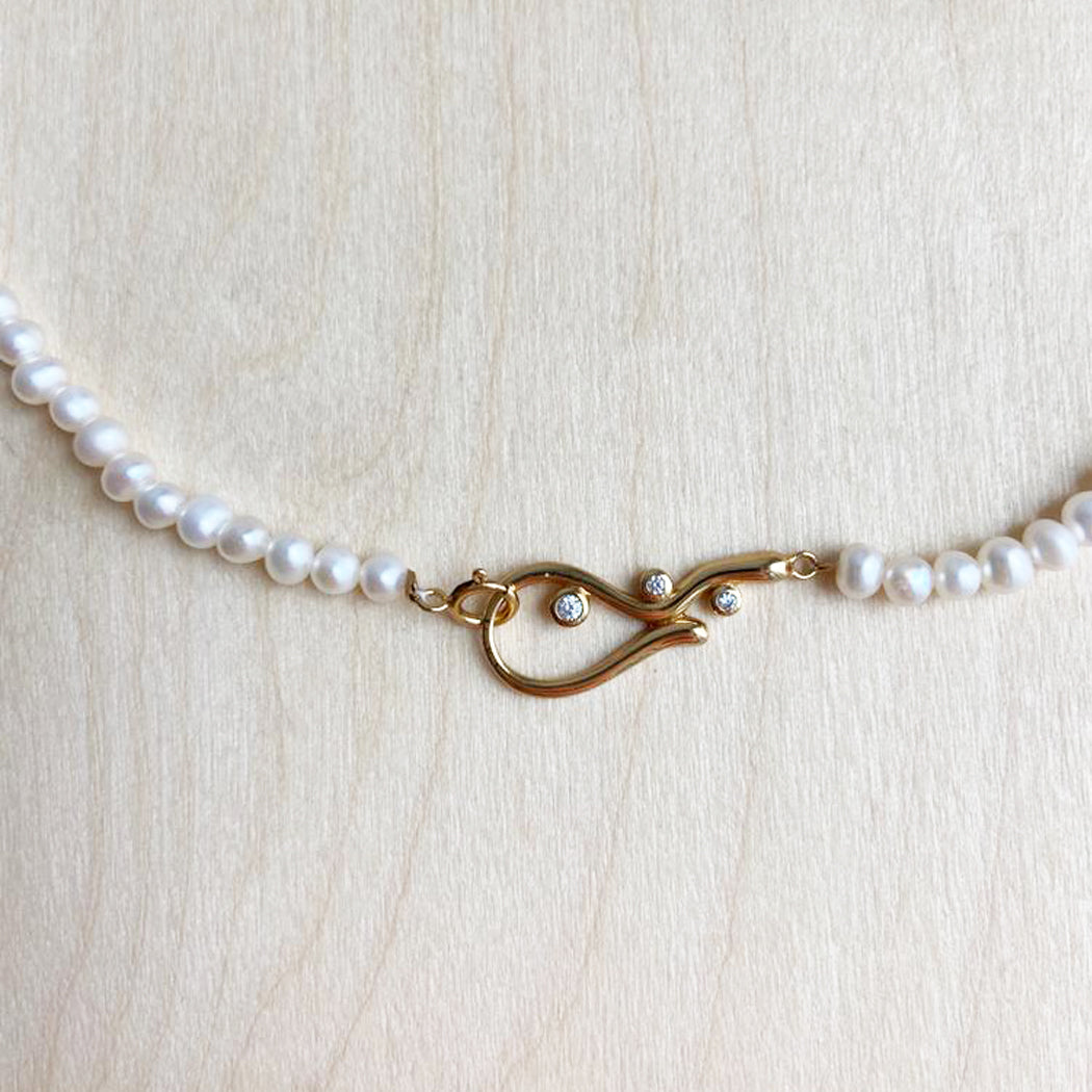 Freshwater Oval Seed Pears with Flow Hook Closure