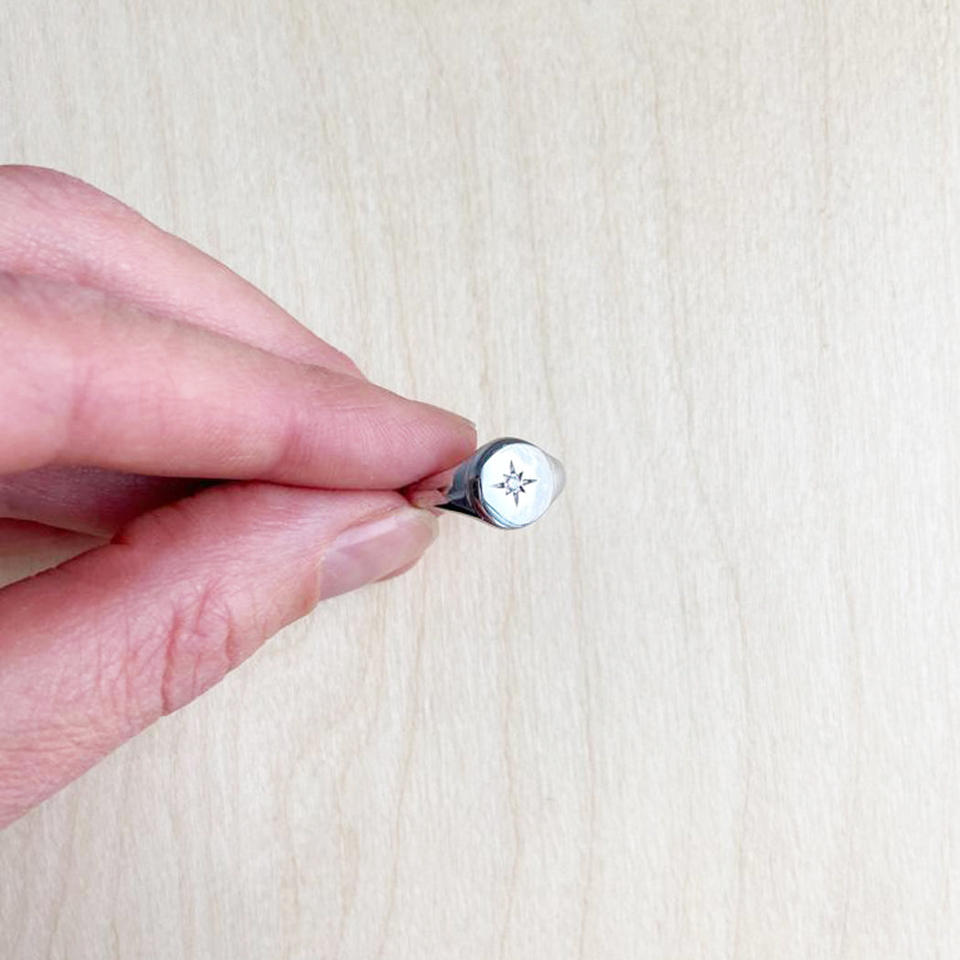 Curved Starburst Disc Signet Ring - size 3