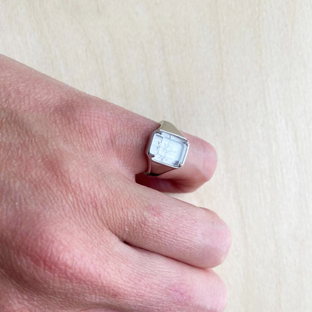 Starburst Clear Vitrine Glass Signet Ring - Size 4
